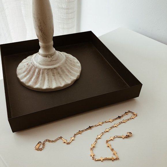 #NEW 18K Gold Plated Cross Choker Necklace - Picture 3 of 8